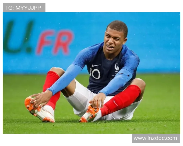 法国U19青年队迎战爱尔兰队争夺欧洲足球锦标赛资格赛胜利