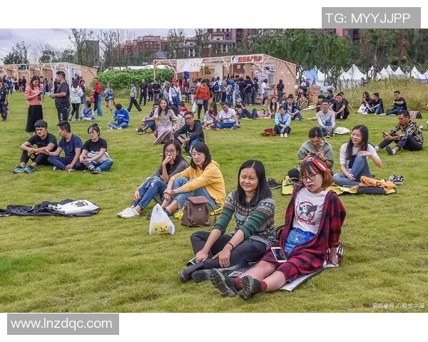 探索户外活动群的乐趣与魅力一起享受自然之美与友谊的时光 探索户外活动群的乐趣与魅力一起享受自然之美与友谊的时光