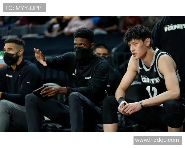 泰勒希罗的篮球之路：从新秀到明星的成长故事与挑战